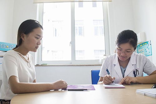 经常喝苏打水能降尿酸吗？尿酸患者需警惕的三种饮品及科学护理指南